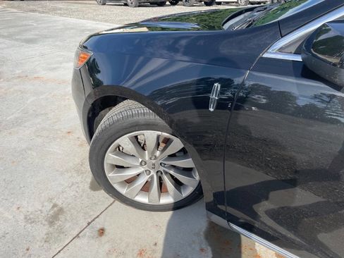 Used 2014 Lincoln MKS AWD w/ Equipment Group 101A image 33