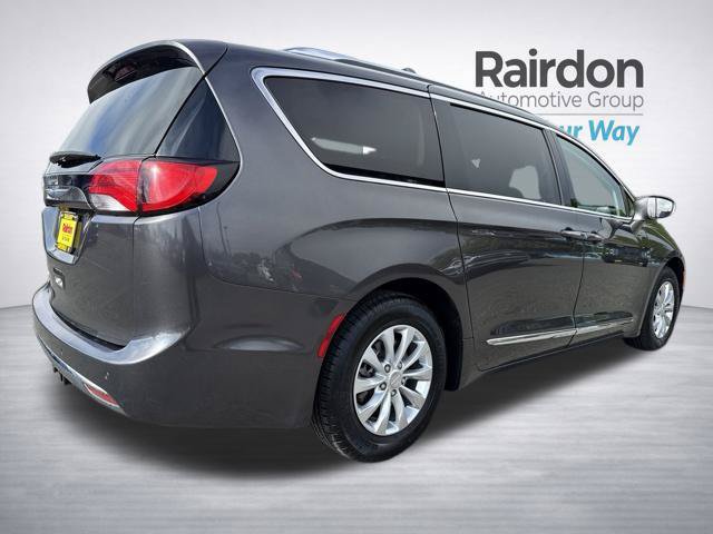 Used 2018 Chrysler Pacifica Touring-L FWD image 7