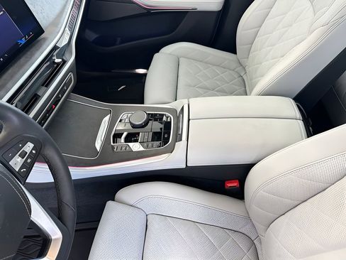 Certified 2024 BMW X5 xDrive50e w/ Premium Package AWD/4WD image 19