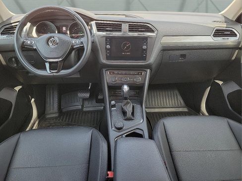 Used 2020 Volkswagen Tiguan SE image 9