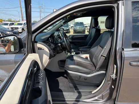 Used 2020 Dodge Grand Caravan SXT FWD image 9