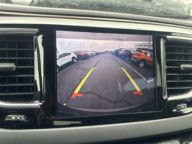 Used 2018 Chrysler Pacifica Touring-L Plus FWD image 15