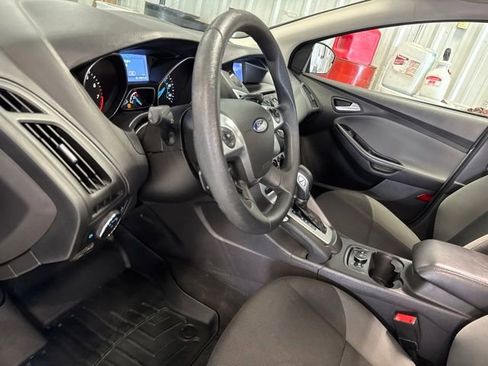 Used 2014 Ford Focus SE w/ SE Winter Package FWD image 32