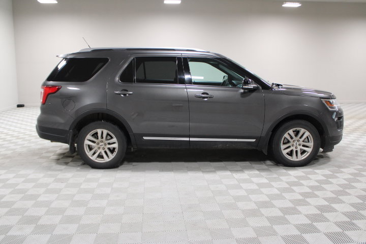 Used 2018 Ford Explorer XLT w/ Equipment Group 202A AWD/4WD image 10