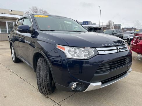 Used 2015 Mitsubishi Outlander SE image 3