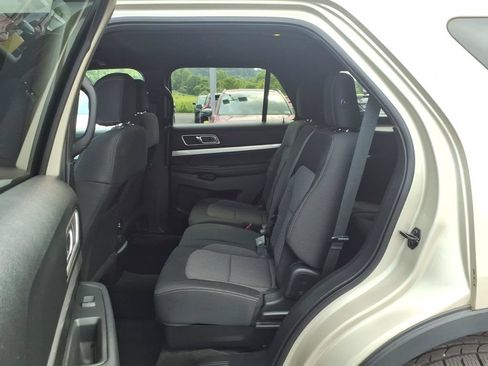 Used 2017 Ford Explorer XLT AWD/4WD image 16