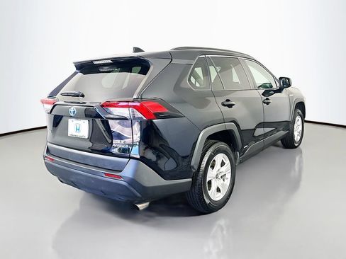 Used 2021 Toyota RAV4 LE AWD/4WD image 5
