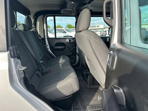 Used 2024 Jeep Gladiator Sport AWD/4WD image 17
