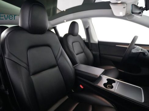 Used 2024 Tesla Model Y Performance image 23