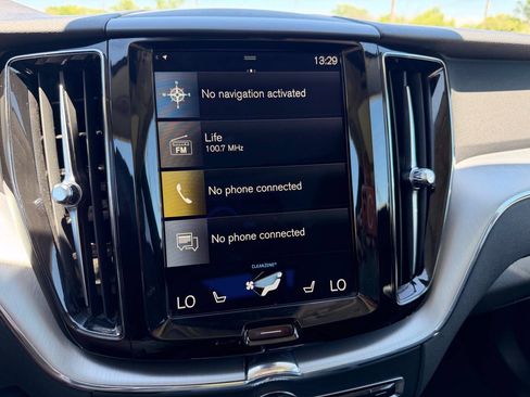 Used 2018 Volvo XC60 T5 Momentum AWD/4WD image 23