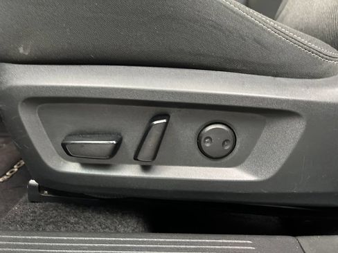 Used 2025 Nissan Rogue SV AWD/4WD image 13