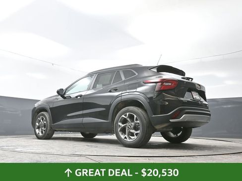 Used 2025 Chevrolet Trax LT image 55