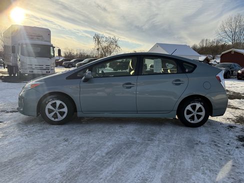 Used 2015 Toyota Prius Four image 2