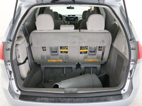 Used 2014 Toyota Sienna LE FWD image 31