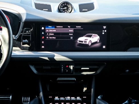 Used 2024 Porsche Cayenne S image 30