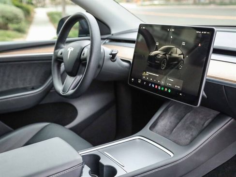 Used 2023 Tesla Model Y Long Range AWD/4WD image 26