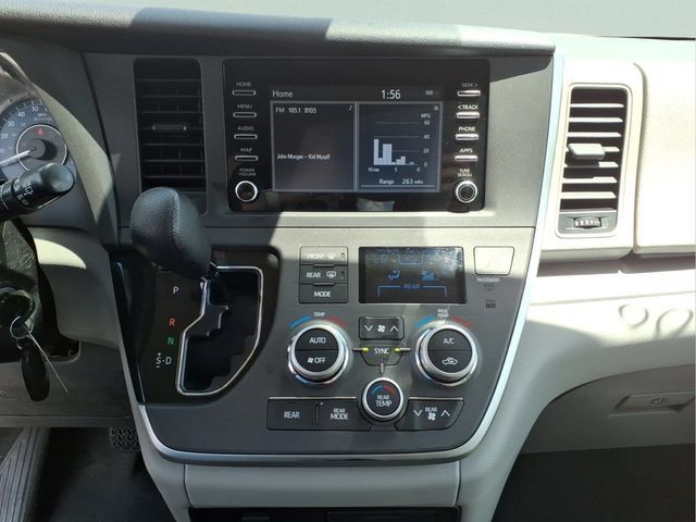 Used 2020 Toyota Sienna L FWD image 18
