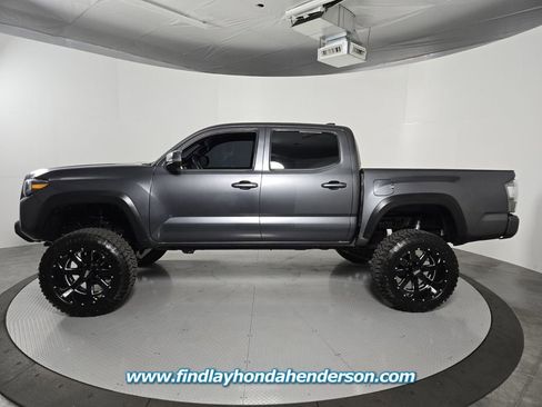 Used 2022 Toyota Tacoma TRD Off-Road w/ Technology Package AWD/4WD image 3
