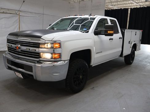 Used 2015 Chevrolet Silverado 2500 W/T w/ WT Convenience Package AWD/4WD image 3