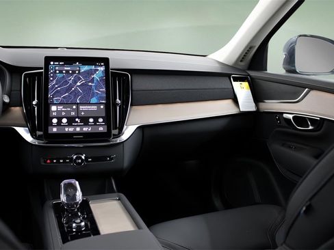 New 2025 Volvo XC90 B6 Core w/ Protection Package image 29