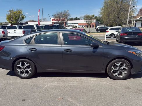 Used 2020 Kia Forte LXS FWD image 12