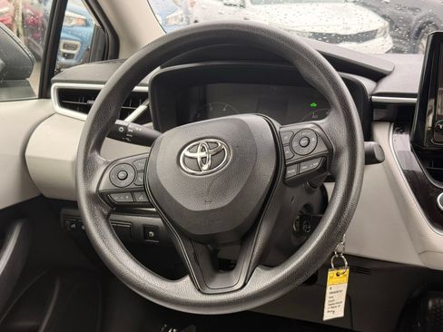 Used 2025 Toyota Corolla LE FWD image 35
