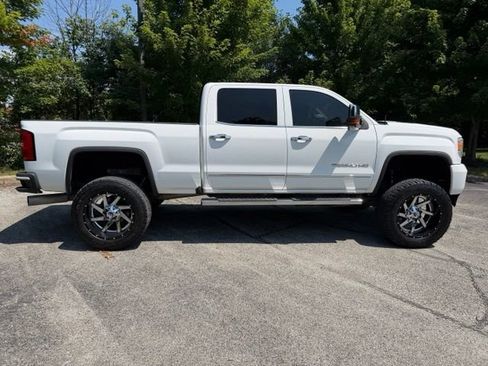 Used 2016 GMC Sierra 2500 Denali w/ Duramax Plus Package AWD/4WD image 2