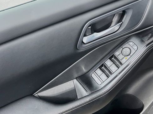 Used 2024 Nissan Rogue SV image 16