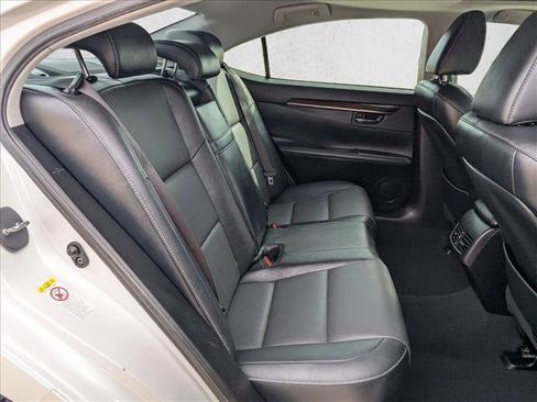 Used 2016 Lexus ES 350 w/ Premium Package w/Wood Trim image 23