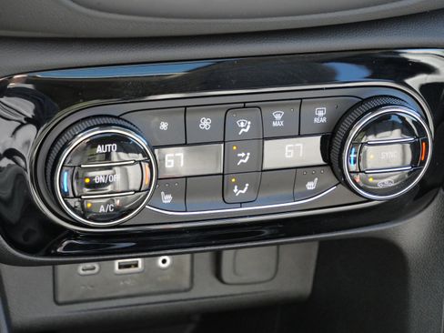 Used 2023 Buick Encore GX Essence w/ Experience Buick Package image 22