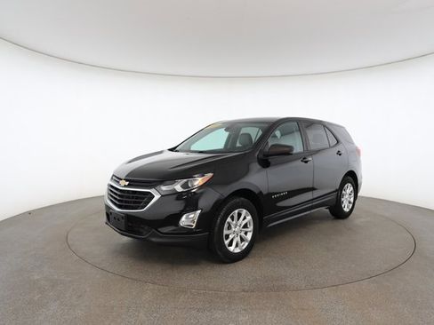 Used 2020 Chevrolet Equinox LS w/ LS Convenience Package image 2