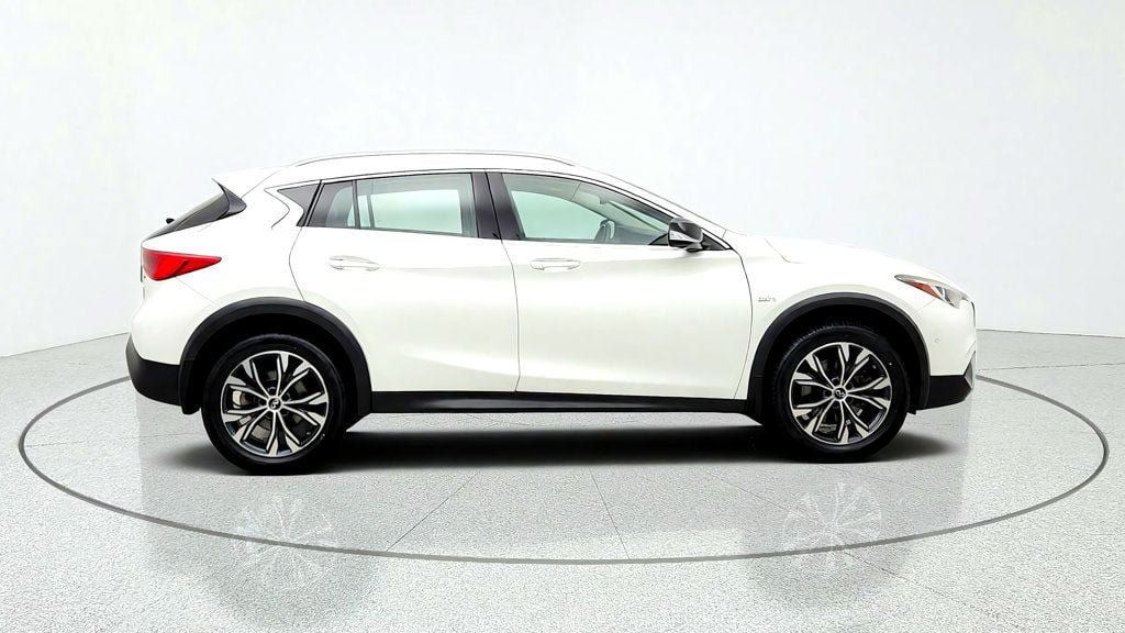 Used 2018 INFINITI QX30 AWD w/ Cargo Package image 4