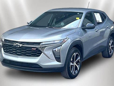 Used 2024 Chevrolet Trax RS image 3