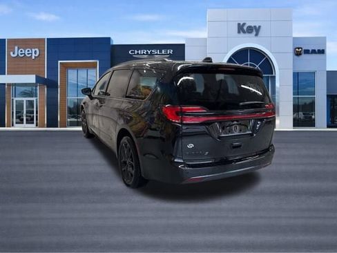 New 2026 Chrysler Pacifica Select w/ S Appearance Package image 3