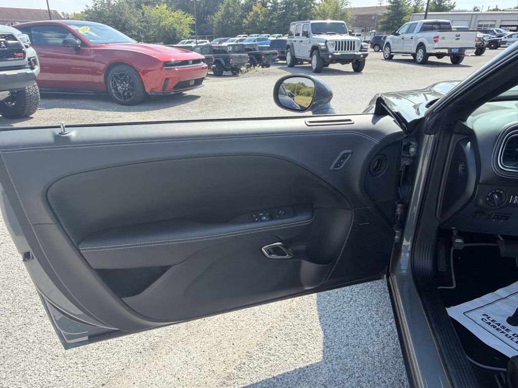 New 2023 Dodge Challenger SRT Hellcat RWD image 10