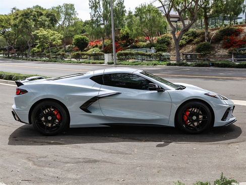 Used 2022 Chevrolet Corvette Stingray Coupe w/ Z51 Performance Package RWD image 7