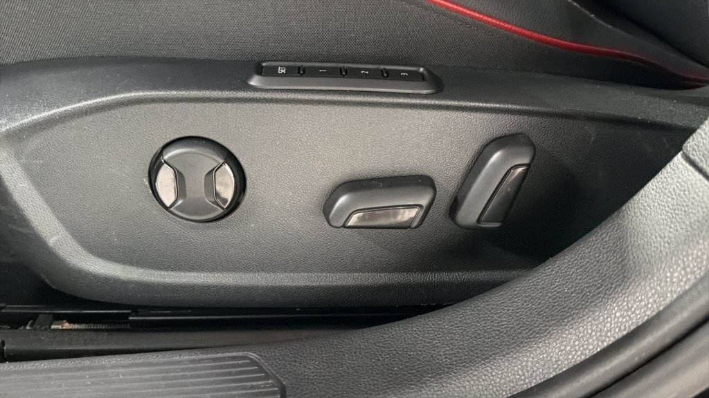 Used 2024 Volkswagen GTI SE FWD image 18