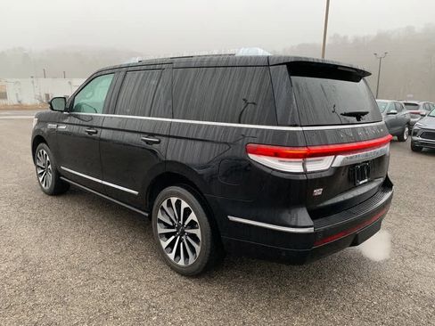 Used 2022 Lincoln Navigator Reserve image 3