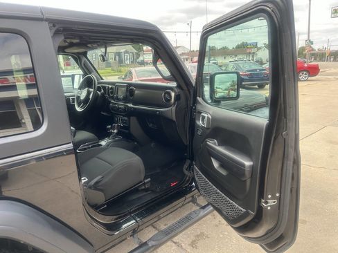 Used 2019 Jeep Wrangler Sport image 13
