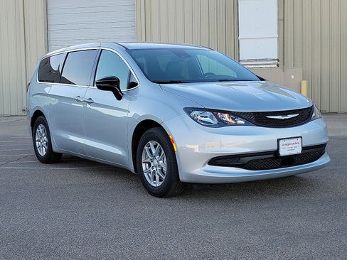 New 2026 Chrysler Voyager LX image 6