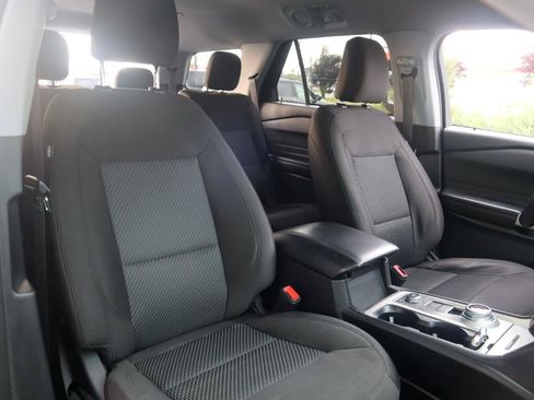 Used 2023 Ford Explorer XLT AWD/4WD image 35