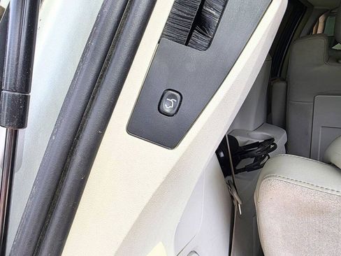 Used 2008 Chrysler Town & Country Limited w/ Entertainment Group #3 FWD image 27