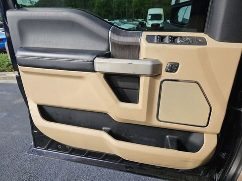 Used 2021 Ford F250 Lariat w/ Chrome Package image 25