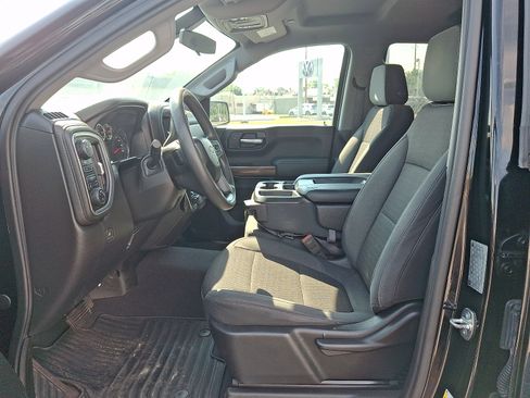 Used 2019 Chevrolet Silverado 1500 LT w/ Z71 Off-Road Package AWD/4WD image 13