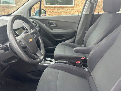 Used 2019 Chevrolet Trax LS w/ Tint and Cruise Package FWD image 18
