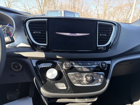 Certified 2026 Chrysler Voyager LX image 17