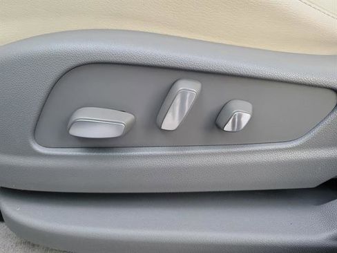 Certified 2022 Cadillac XT6 Premium Luxury image 44