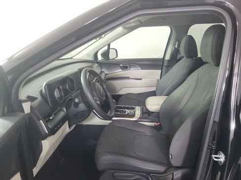 Used 2022 Kia Carnival LX image 12