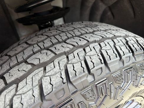 Used 2025 GMC Acadia AT4 w/ LPO, Floor Liner Package image 32