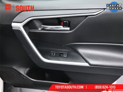 Used 2021 Toyota RAV4 XLE w/ Convenience Package image 28